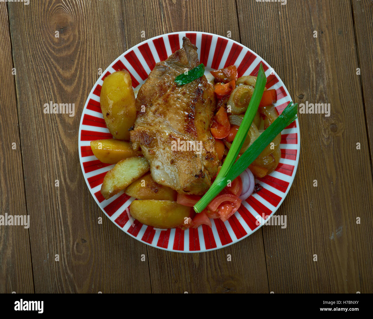 Sipulipihvi - Zwiebel-Steak. Finnische Version des Schweinesteak Stockfoto