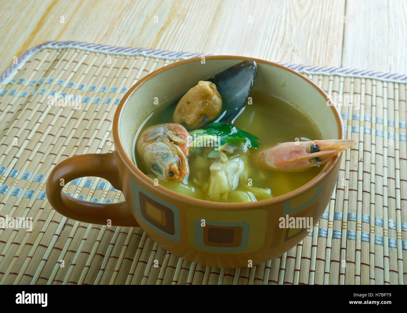 Britische Küste Fischsuppe mit Safran Stockfoto