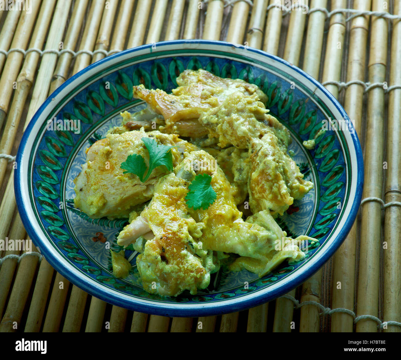 Ägyptische Huhn gebraten Huhn in die Sauce. Mediterrane Küche Stockfoto