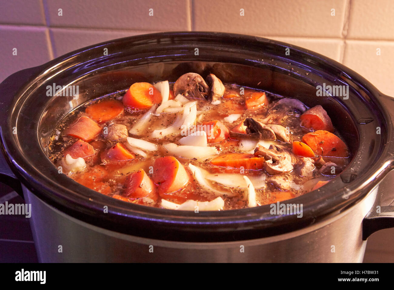 Schmortopf Kochen eine Kasserolle in britischen Haushalten Stockfoto