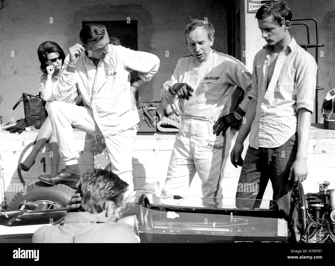 1966 John Surtees British motor Racing Fahrer Designer Gruben Monza Italien Stockfoto