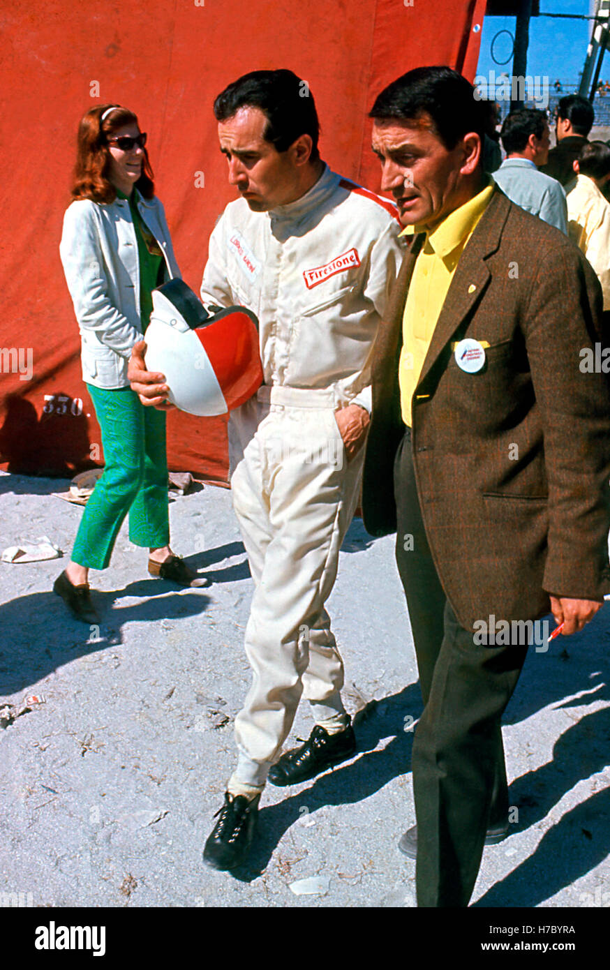 1967 DAYTONA 24 Stunden Loranzo BANDINI italienischen motor Racing Fahrer FRANCO LINI Fotograf Stockfoto