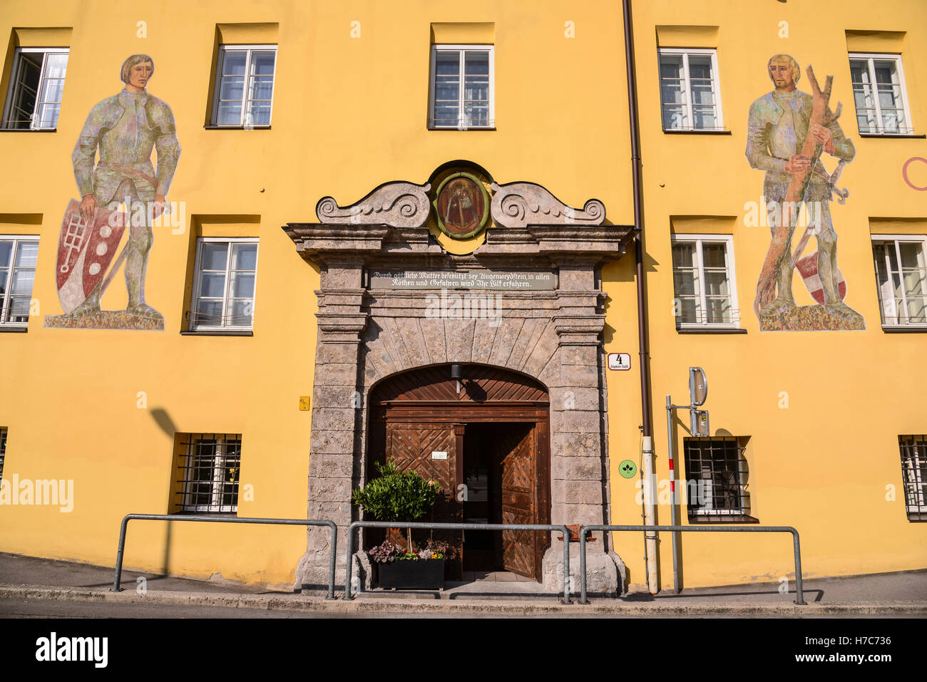 Gebäude mit bemalten Wand, Innsbruck, Österreich Stockfoto