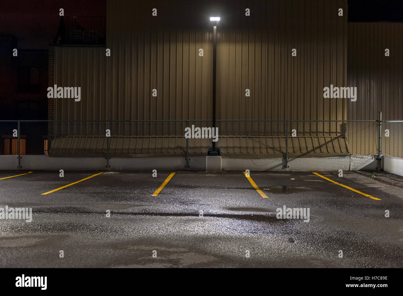 Parkplatz in der Nacht Stockfoto