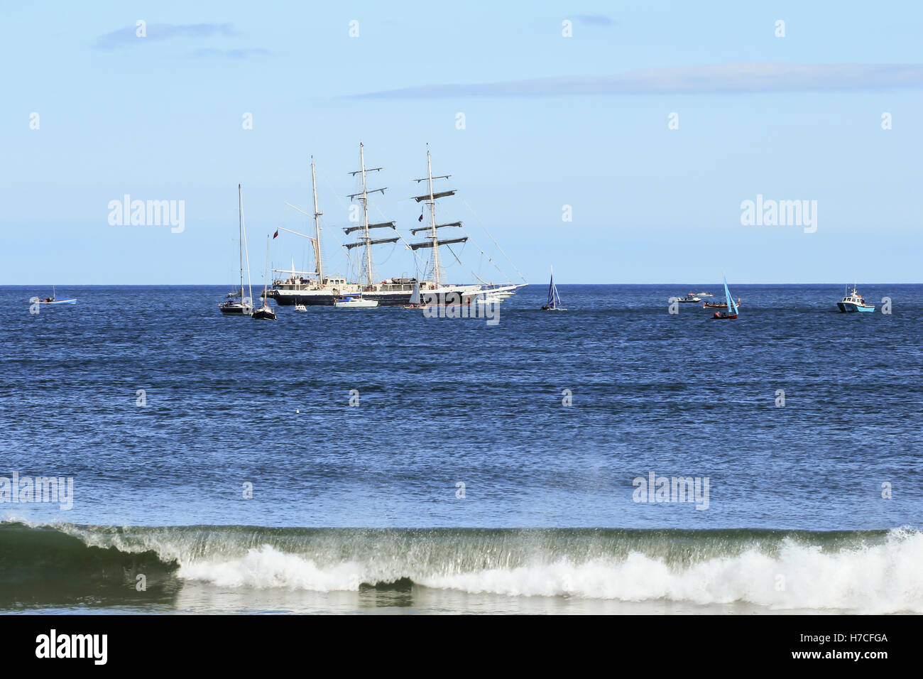 Großsegler Segeln aus Blyth Harbour in Northumberland, England auf dem Weg nach Göteborg, Schweden. Stockfoto