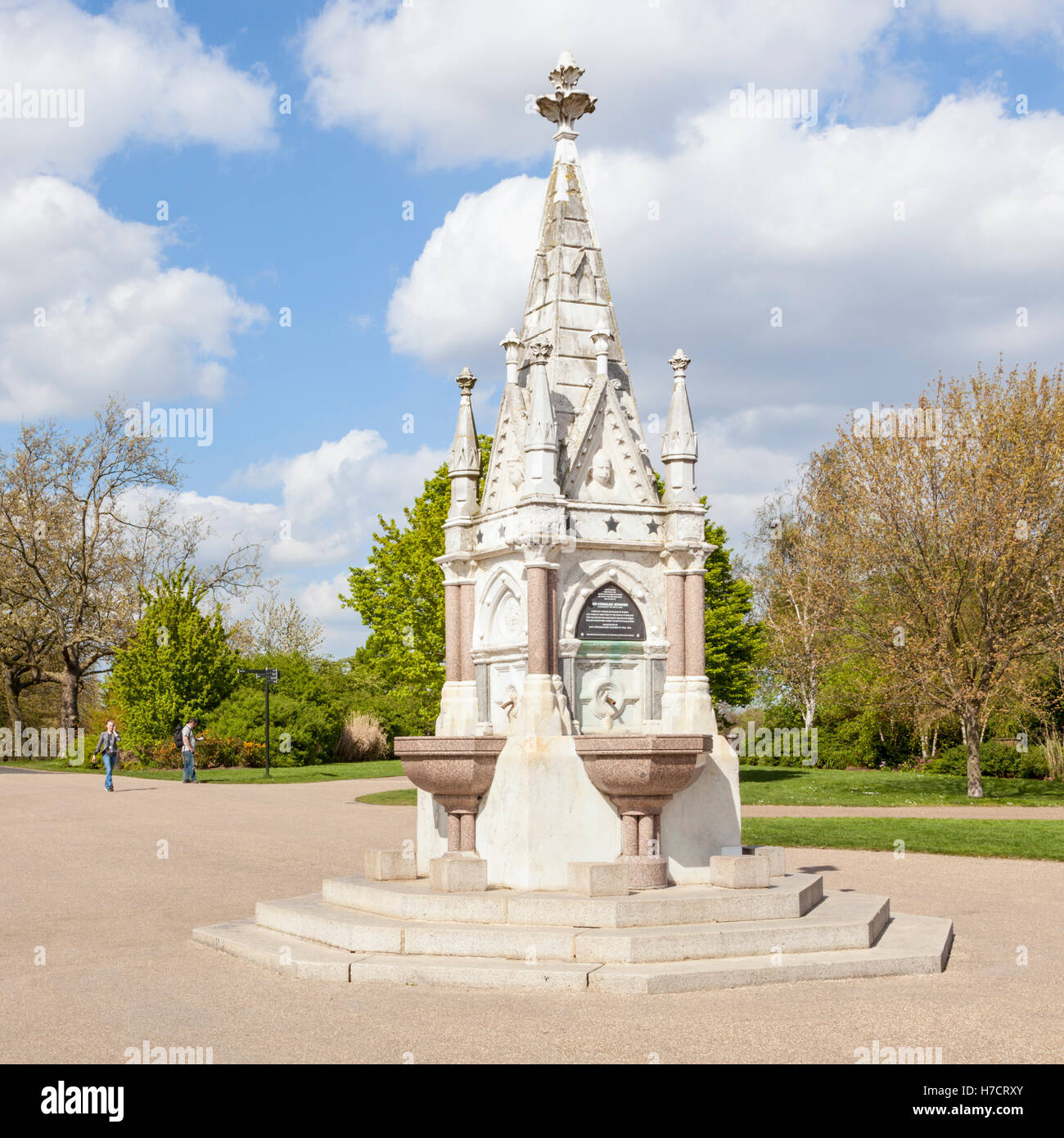 Die Gotische bereit, Geld Trinkbrunnen auf ausgedehnter Spaziergang am Regents Park, London, England, Großbritannien Stockfoto