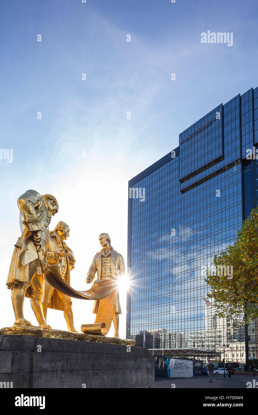 Statuen von Matthew Boulton, James Watt und William Murdoch, Broad St, Birmingham, England, Vereinigtes Königreich Stockfoto