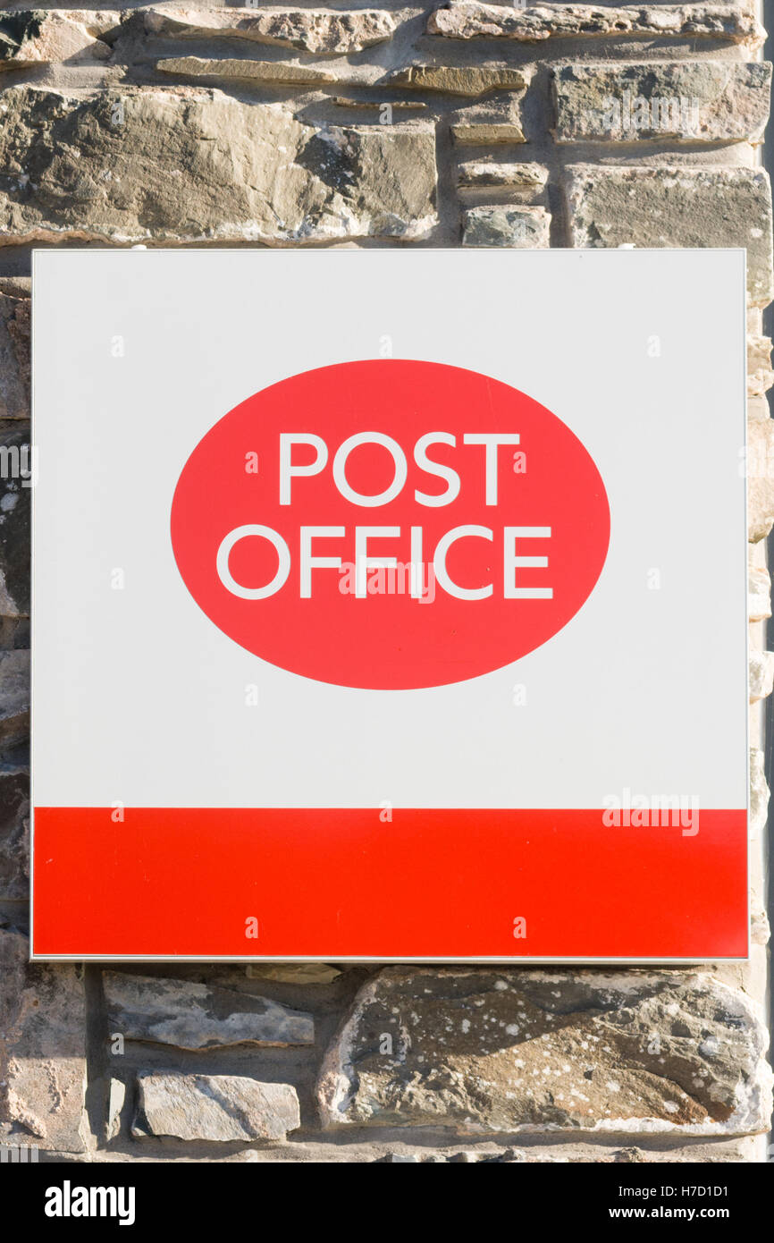 Postamt anmelden Steinmauer Stockfoto