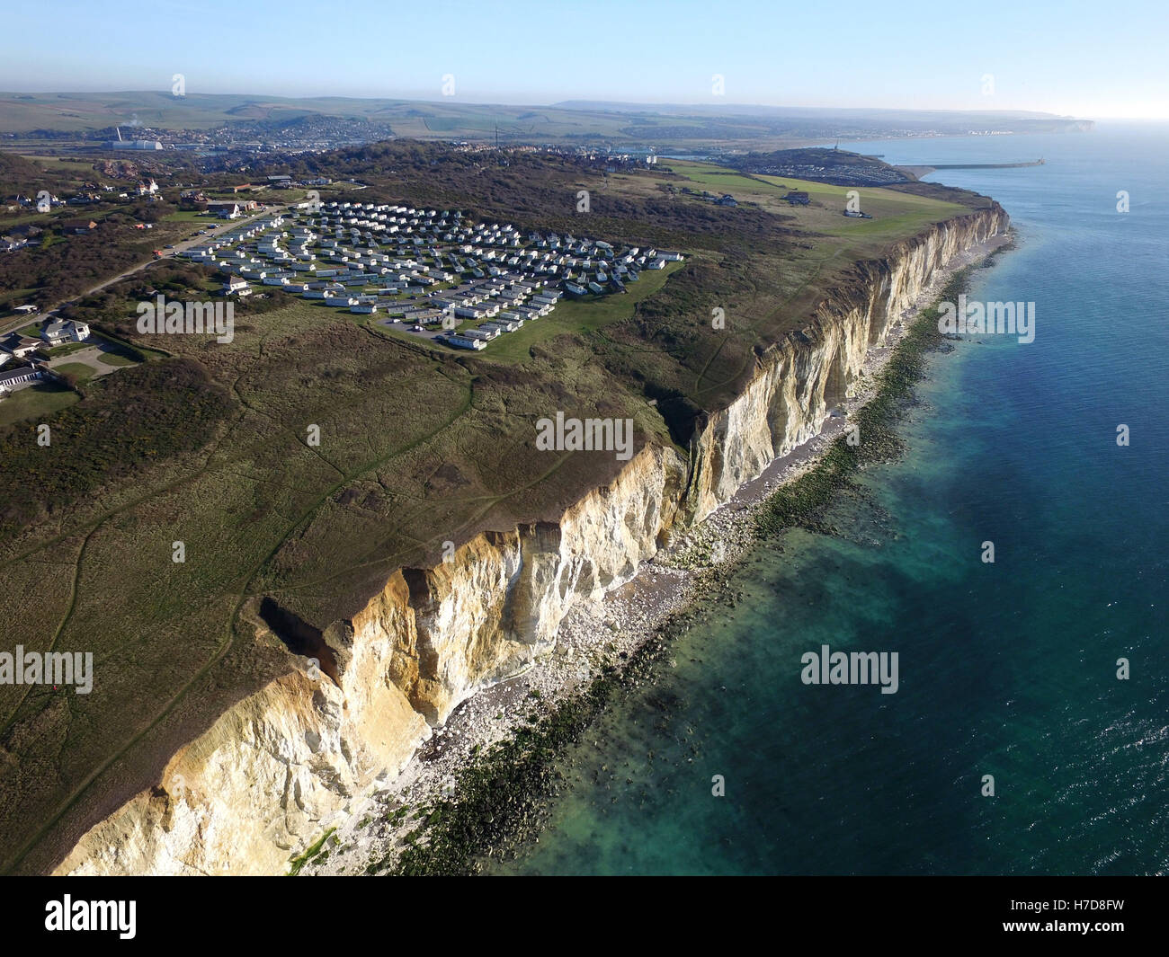 Luftaufnahme von "Rushy Hill', ein Mobilheimpark auf den Klippen der