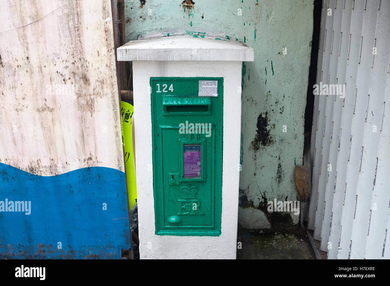 Alten Kolonialen britischen Post Box auf Cheung Chau Island, Hong Kong. Stockfoto