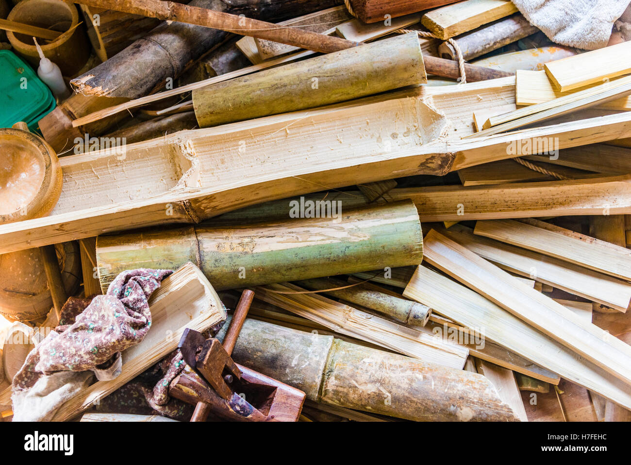Lokalen Handwerk Werkzeuge, Bambus Fetzen, Vollformat, Inle-See, Shan State in Myanmar Stockfoto