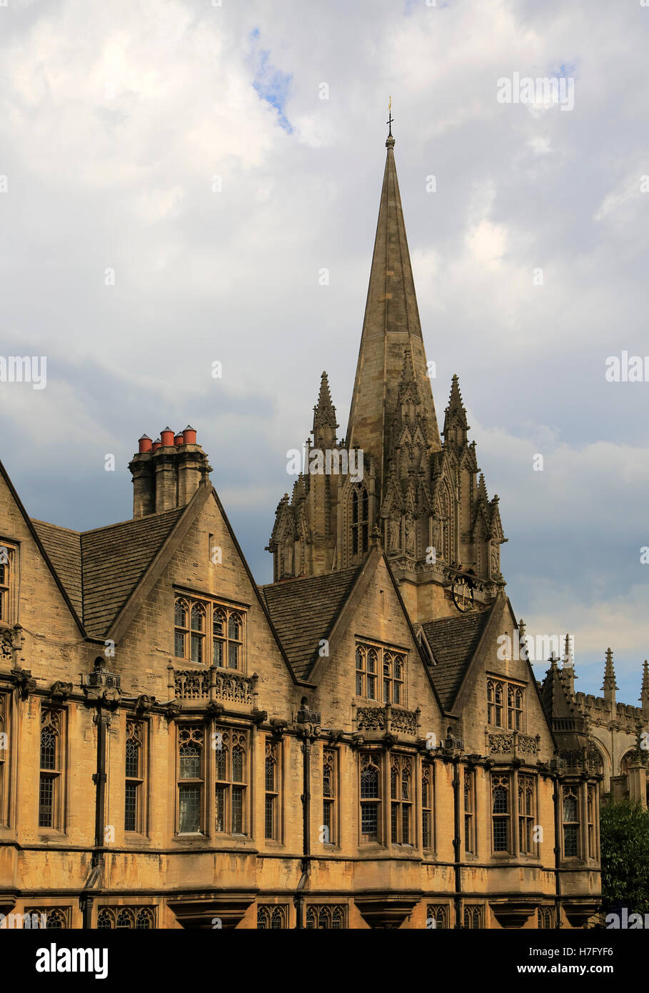 Turm der Marienkirche die Jungfrau Kirche und Brasenose College in Oxford, England, UK Stockfoto