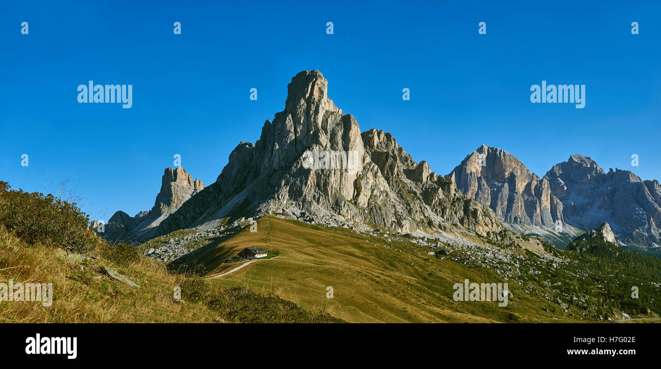 Nuvolau Berg oberhalb der Giau Pass (Passo di Giau), Colle Santa Lucia, Dolomiten, Belluno, Italien Stockfoto