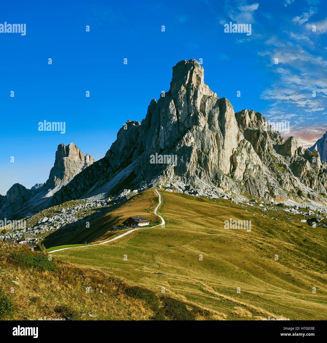 Nuvolau  mountain above the Giau Pass (Passo di Giau), Colle Santa Lucia, Dolomites, Belluno, Italy Stockfoto