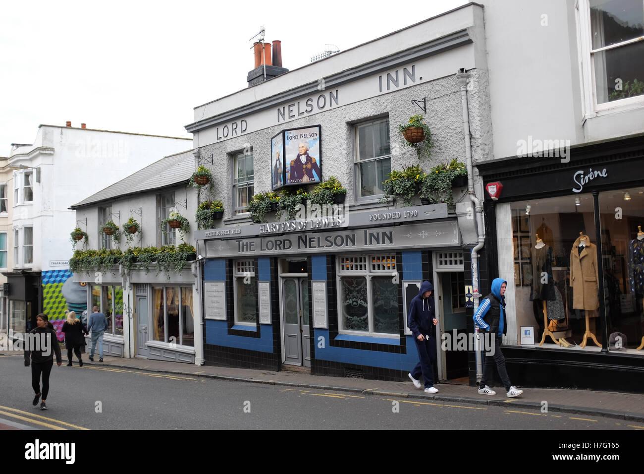 Gesamtansicht des The Lord Nelson Inn in Brighton. Stockfoto