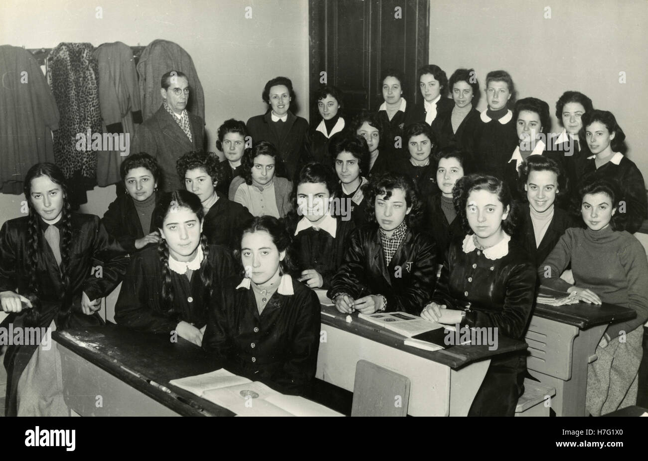 Weibliche Schule Foto im Klassenzimmer, Italien Stockfoto