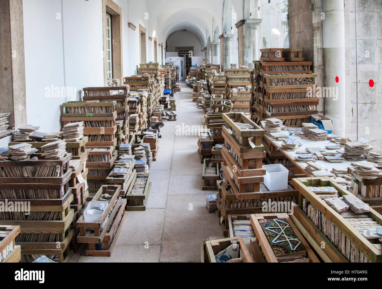 Fliesen-Restaurierung und Concervation im Museu Nacional Azulejo, National Museum Azulejo in Lissabon (Lisboa), Portugal, Europa Stockfoto