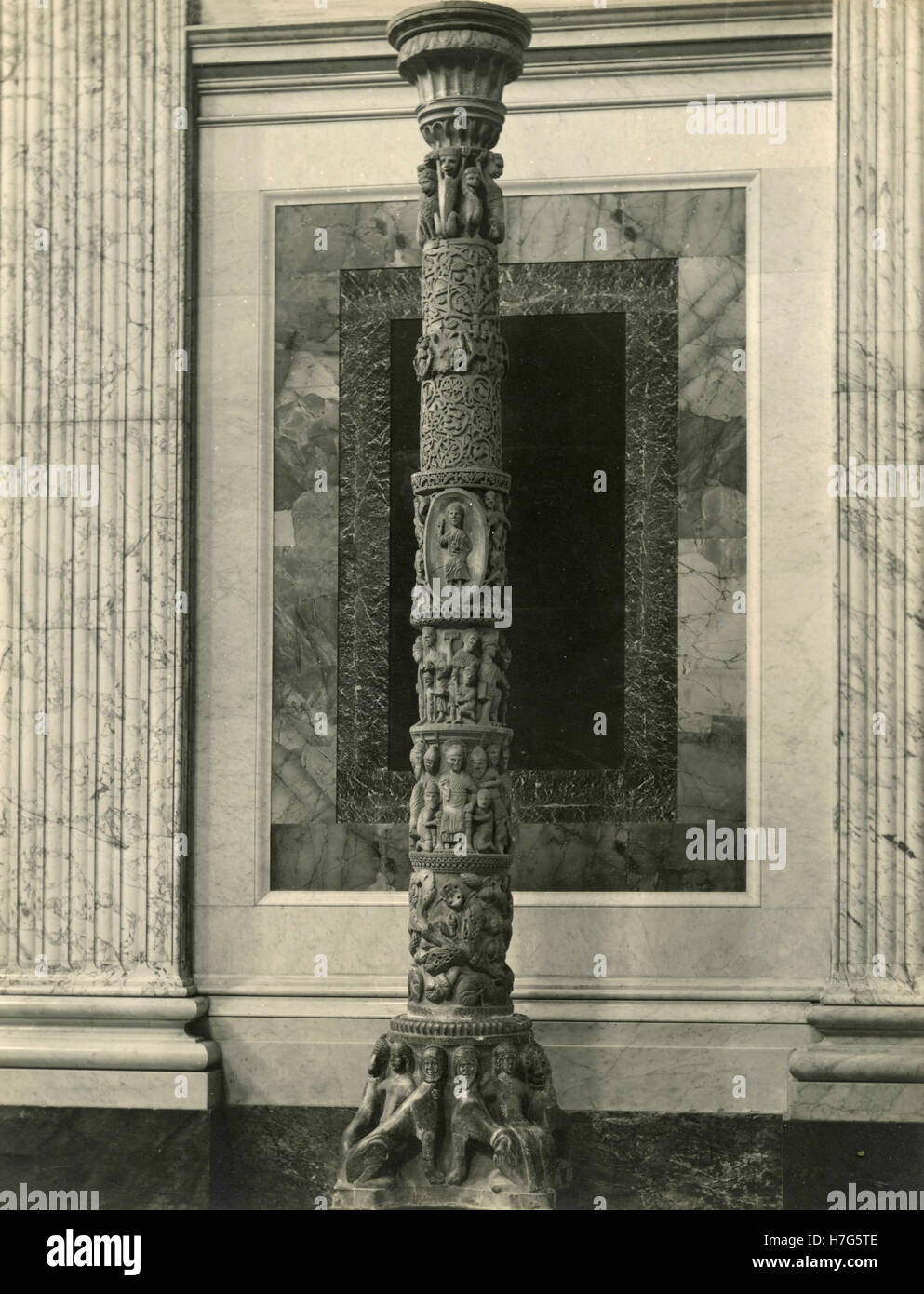 Handgeschnitzte Kerze, St. Pauls-Basilika, Rom, Italien Stockfoto