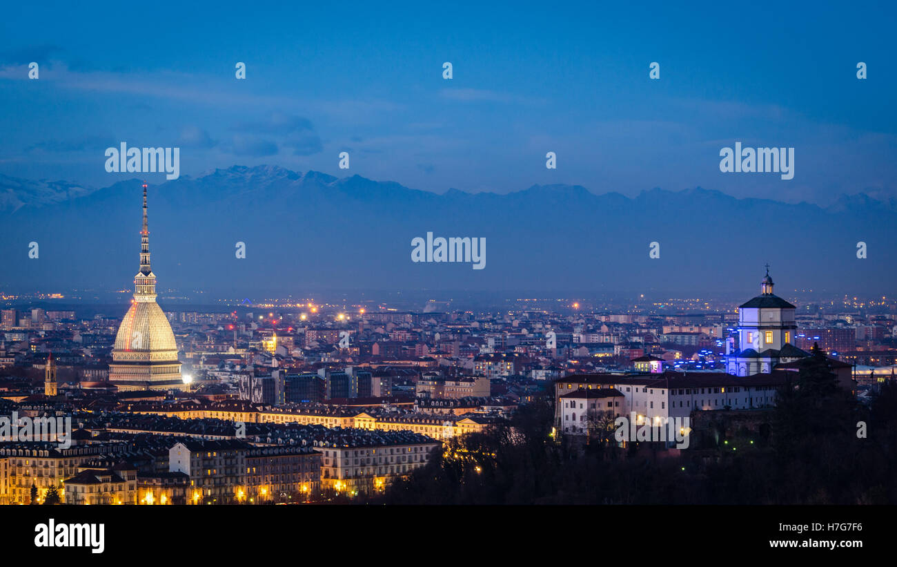 Turin (Torino) high-Definition-Panorama mit Mole Antonelliana und Monte dei Cappuccini Stockfoto