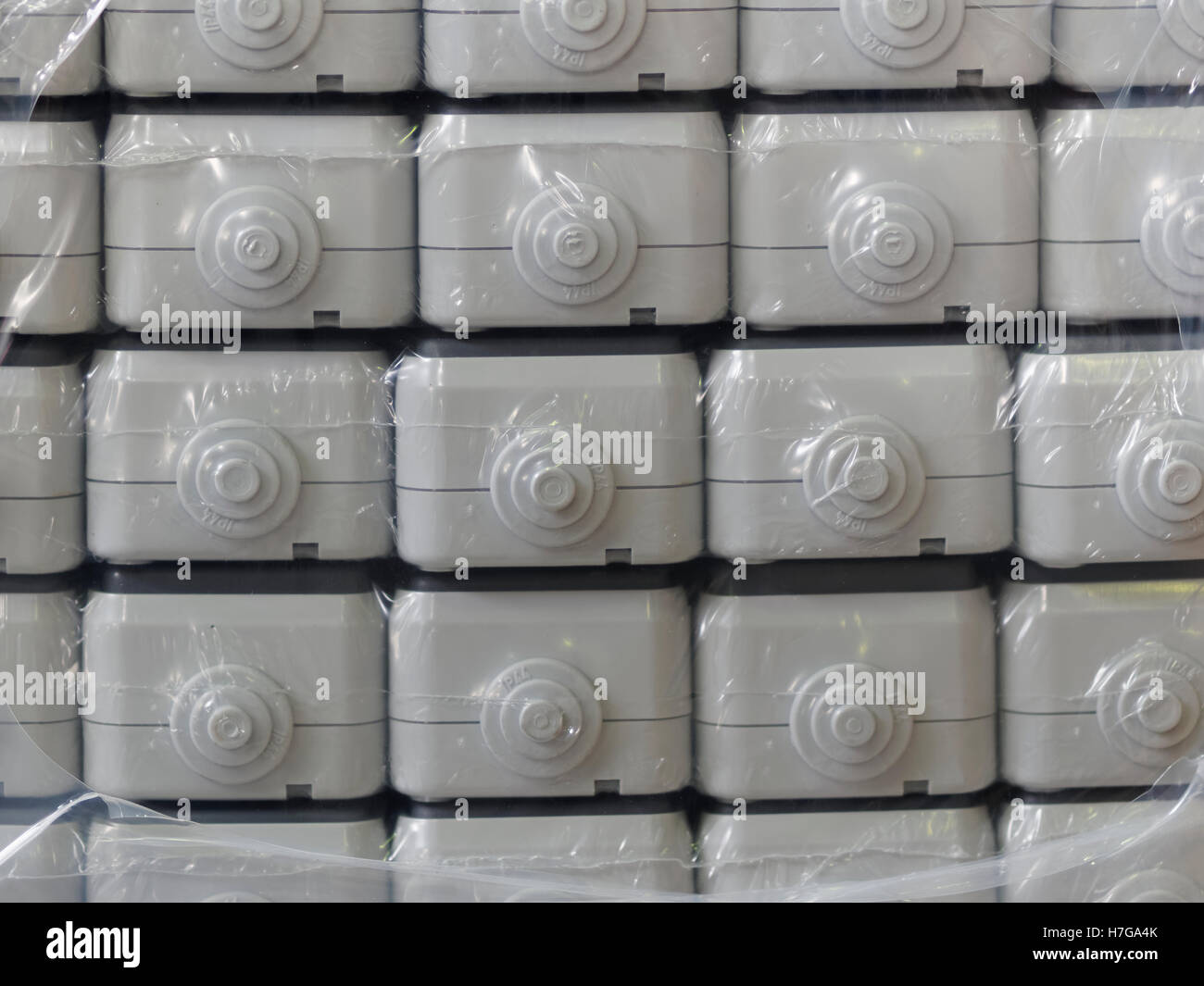 Kunststoff elektrischen Verteilerkasten, Bulk, in Folie verpackt Stockfoto