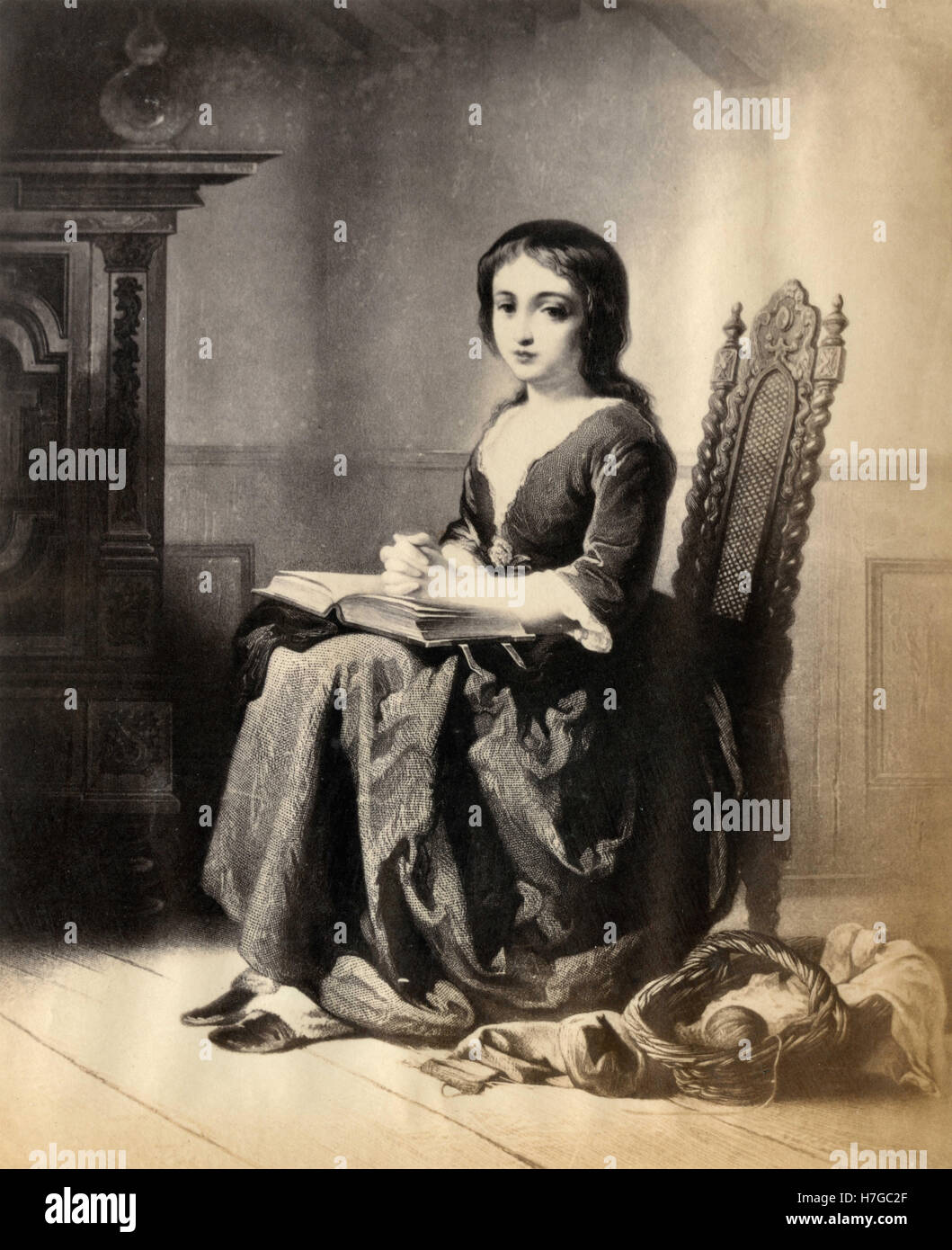 Mädchen, die ein Buch drucken Stockfoto