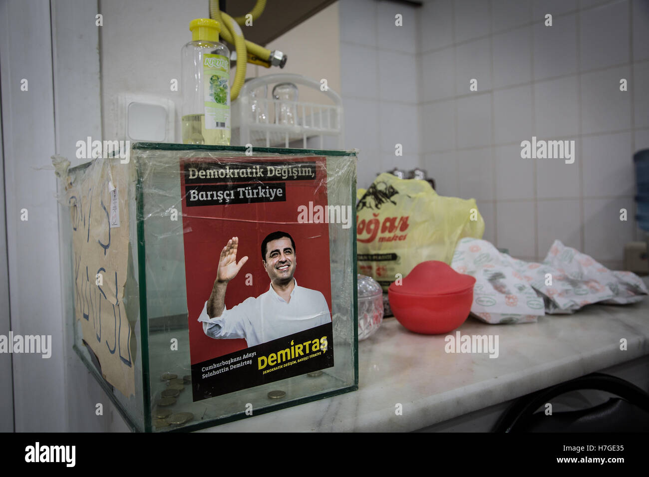 Ein Porträt von Selahattin Demirtas, Führer der HDP in türkischen Parlamentswahlen im November 2015 - 11.01.2015 - Türkei - ein Porträt von Selahattin Demirtas, Führer der HDP in türkischen Parlamentswahlen im November 2015 - Chris Huby / Le Pictorium Stockfoto