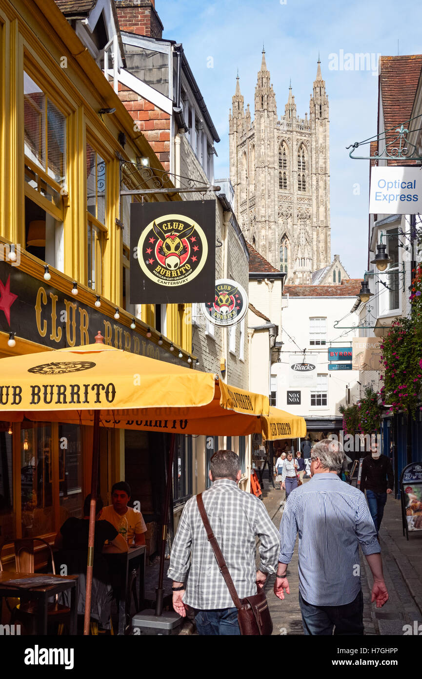 Touristen in der Metzgerei Lane in Canterbury Kent England Vereinigtes Königreich UK Stockfoto