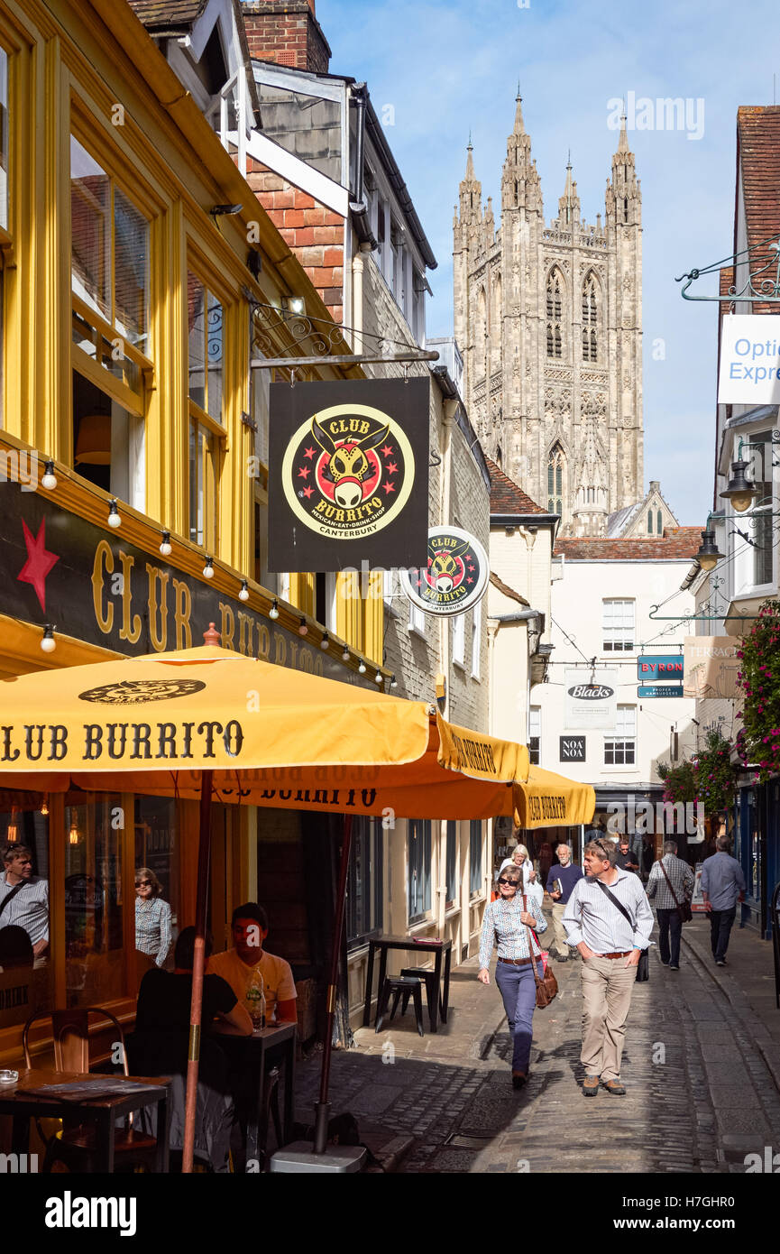 Touristen in der Metzgerei Lane in Canterbury Kent England Vereinigtes Königreich UK Stockfoto