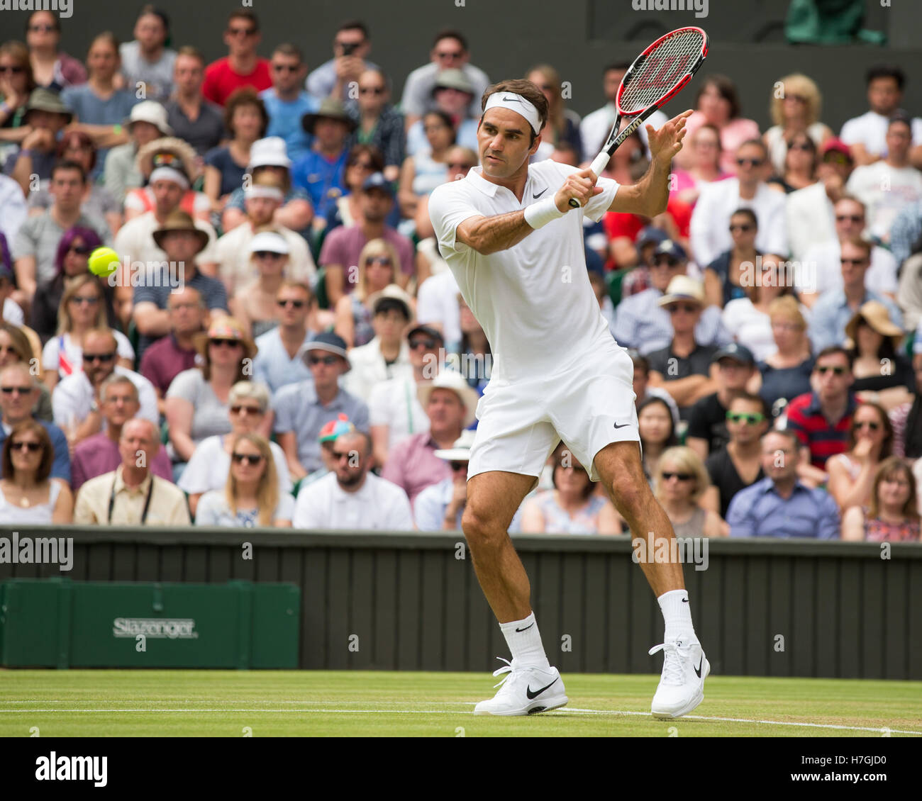 Roger Federer (SUI) in Aktion bei Wimbledon 2016 Stockfoto