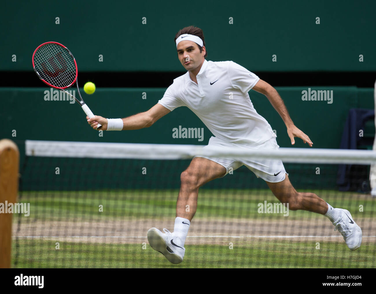 Roger Federer (SUI) in Aktion bei Wimbledon 2016 Stockfoto
