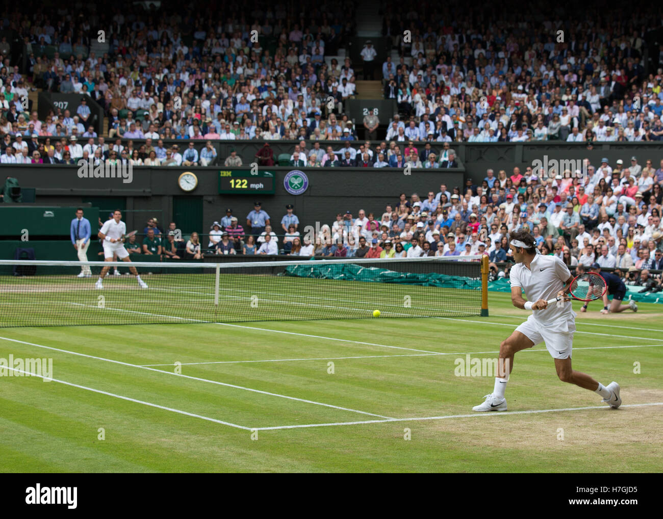 Roger Federer (SUI) vs. Milos Raonic (CAN), Maßnahmen auf Wimbledon 2016 Stockfoto