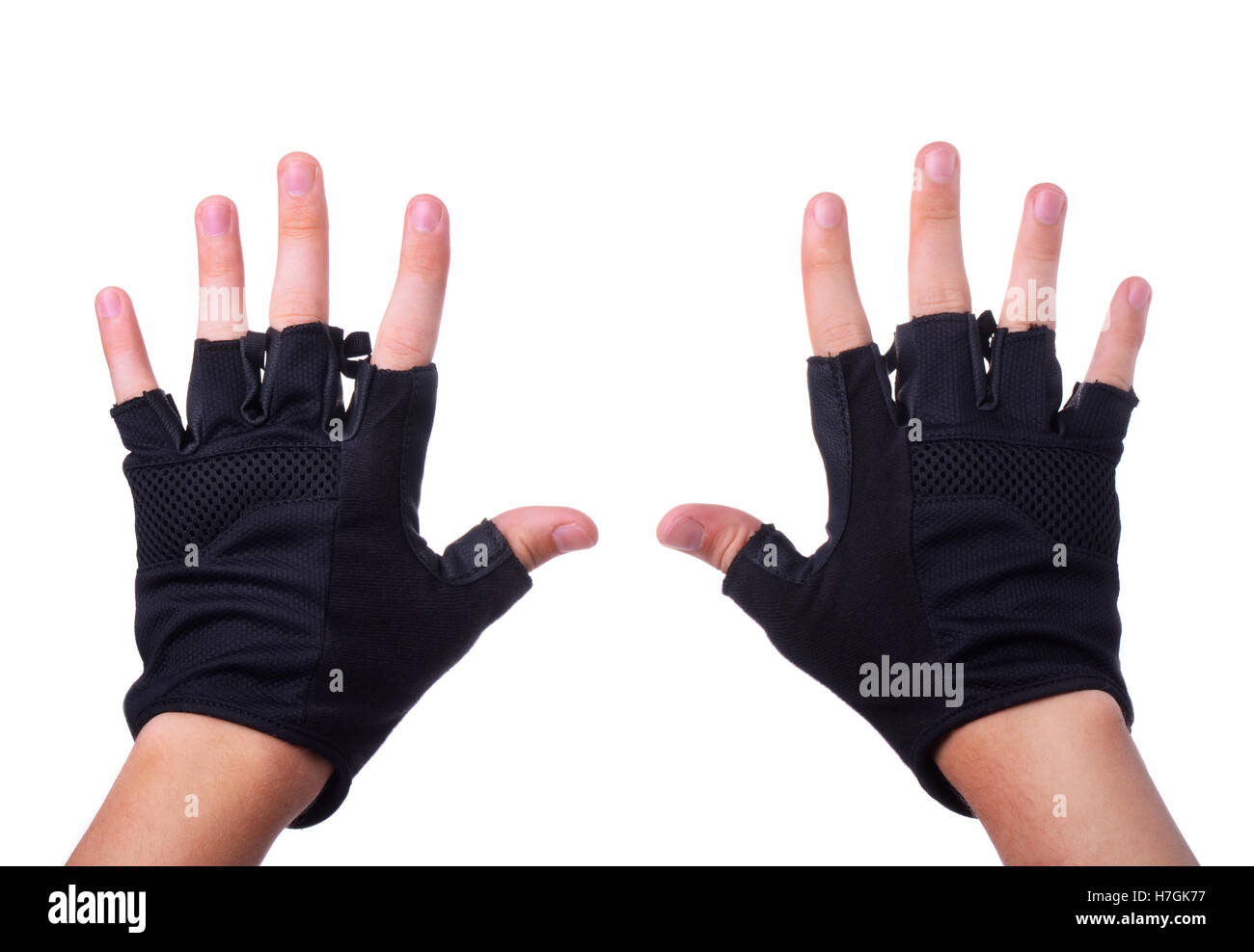 Workout Fitness schwarze fingerlose Lederhandschuhe auf Mannhände isoliert auf weißem Hintergrund Stockfoto