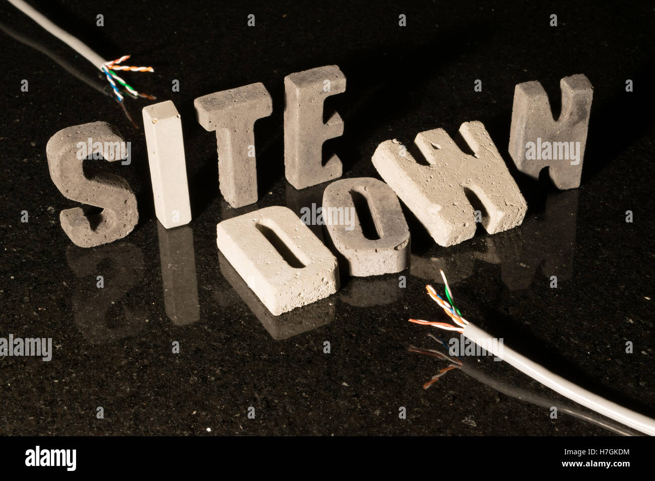 Website down Text als Webseite wegen Wartungsarbeiten oder Netzwerkprobleme nicht verfügbar ist Stockfoto