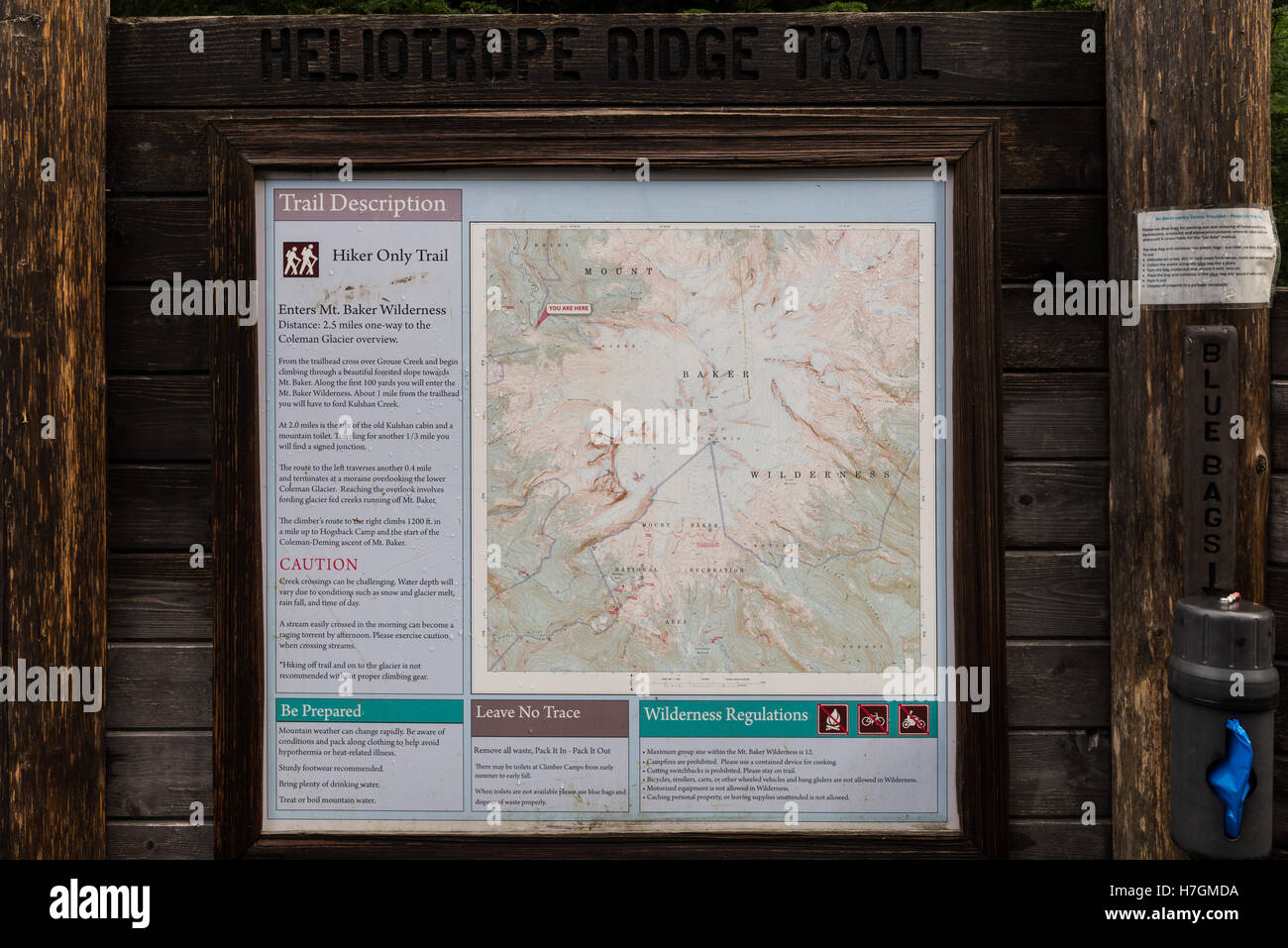 Heliptrope Ridge Trail Karte auf einem Holzbrett auf Mt Baker Wildheit in der North-Cascades-Range gebucht. Washington, USA. Stockfoto