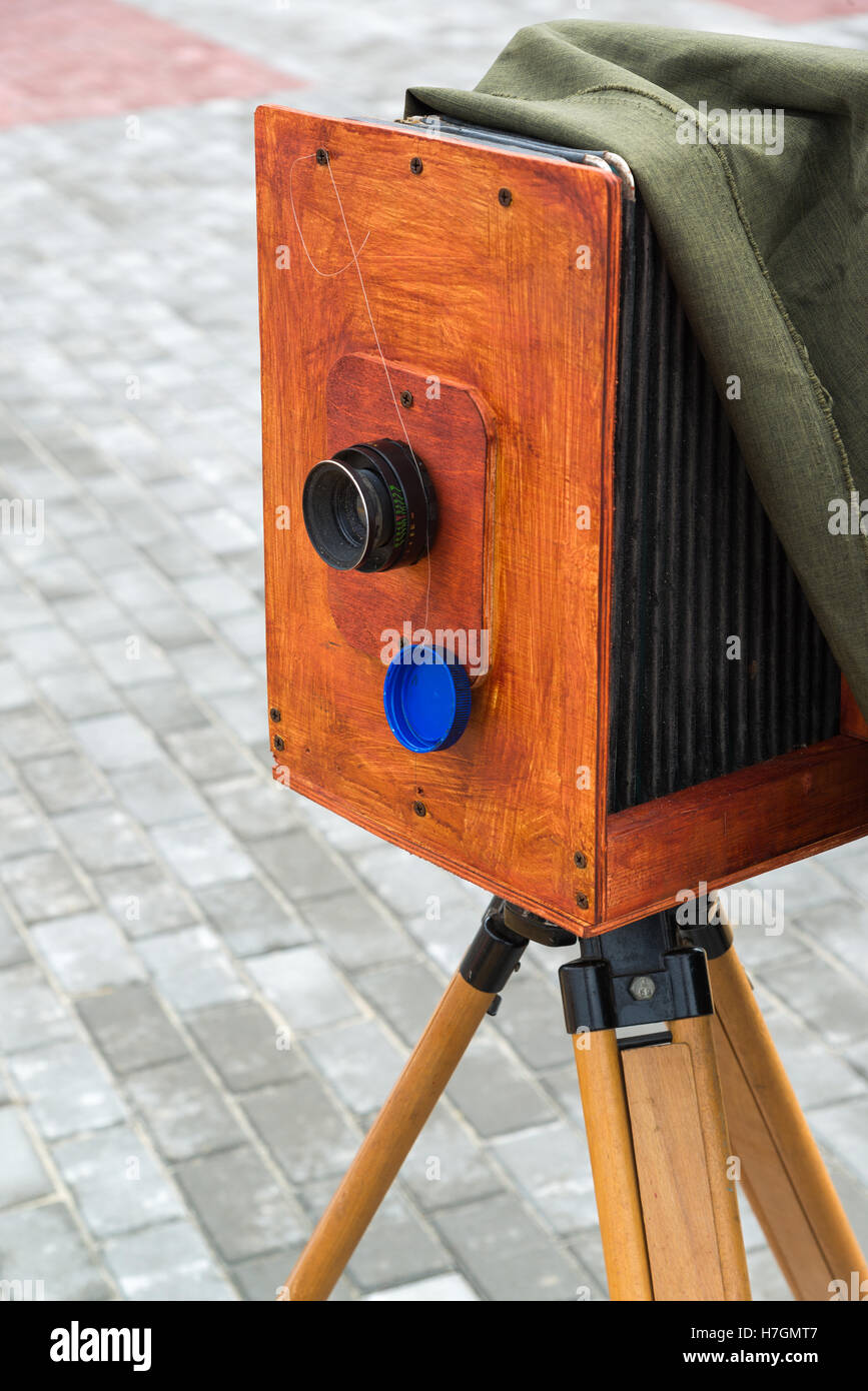 Die alte Kamera auf Straße Stockfoto