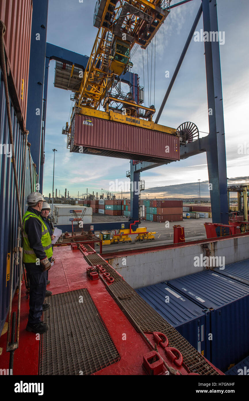 Ladung von Tanker im Hafen von Grangemouth entladen wird Stockfoto