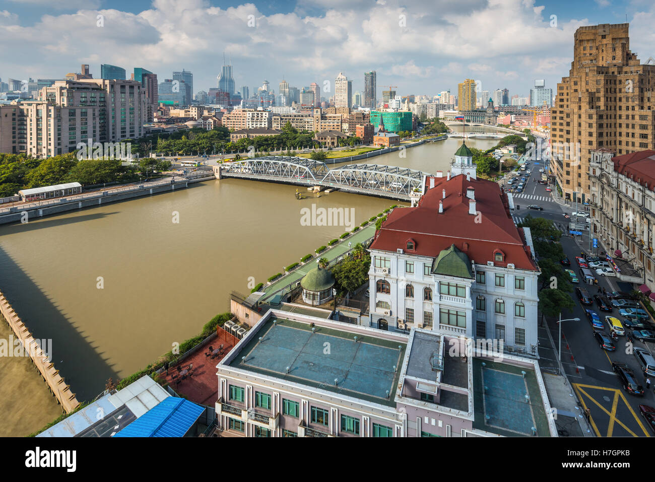 Stadtbild, Suzhou Creek, alte Eisen Waibaidu Brücke (Garten) und das russische Konsulat Stockfoto