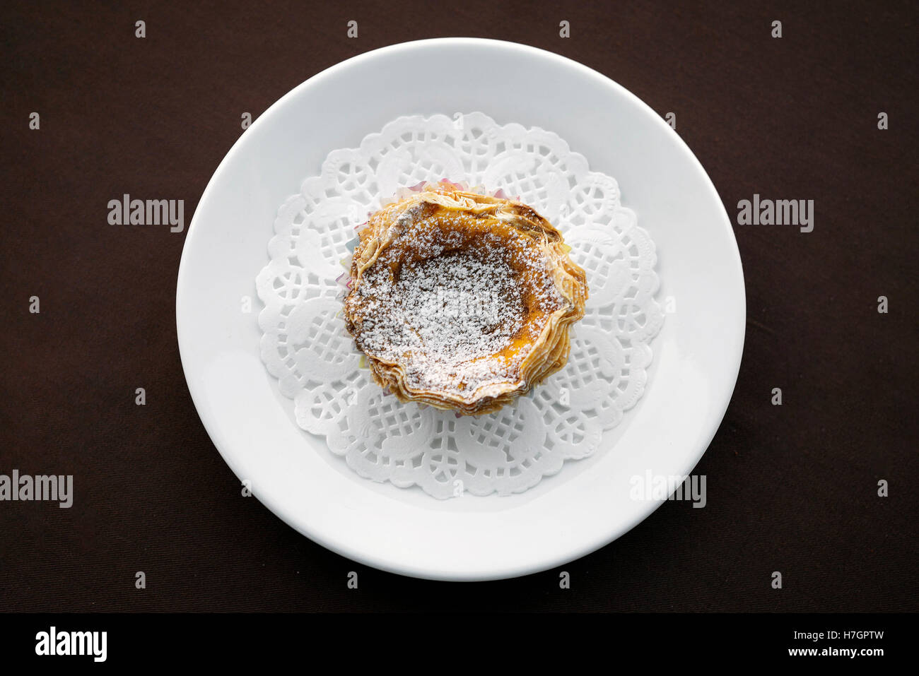 Pastel de Nata berühmten portugiesischen süßen Snack Ei Teig Puddingtörtchen Stockfoto