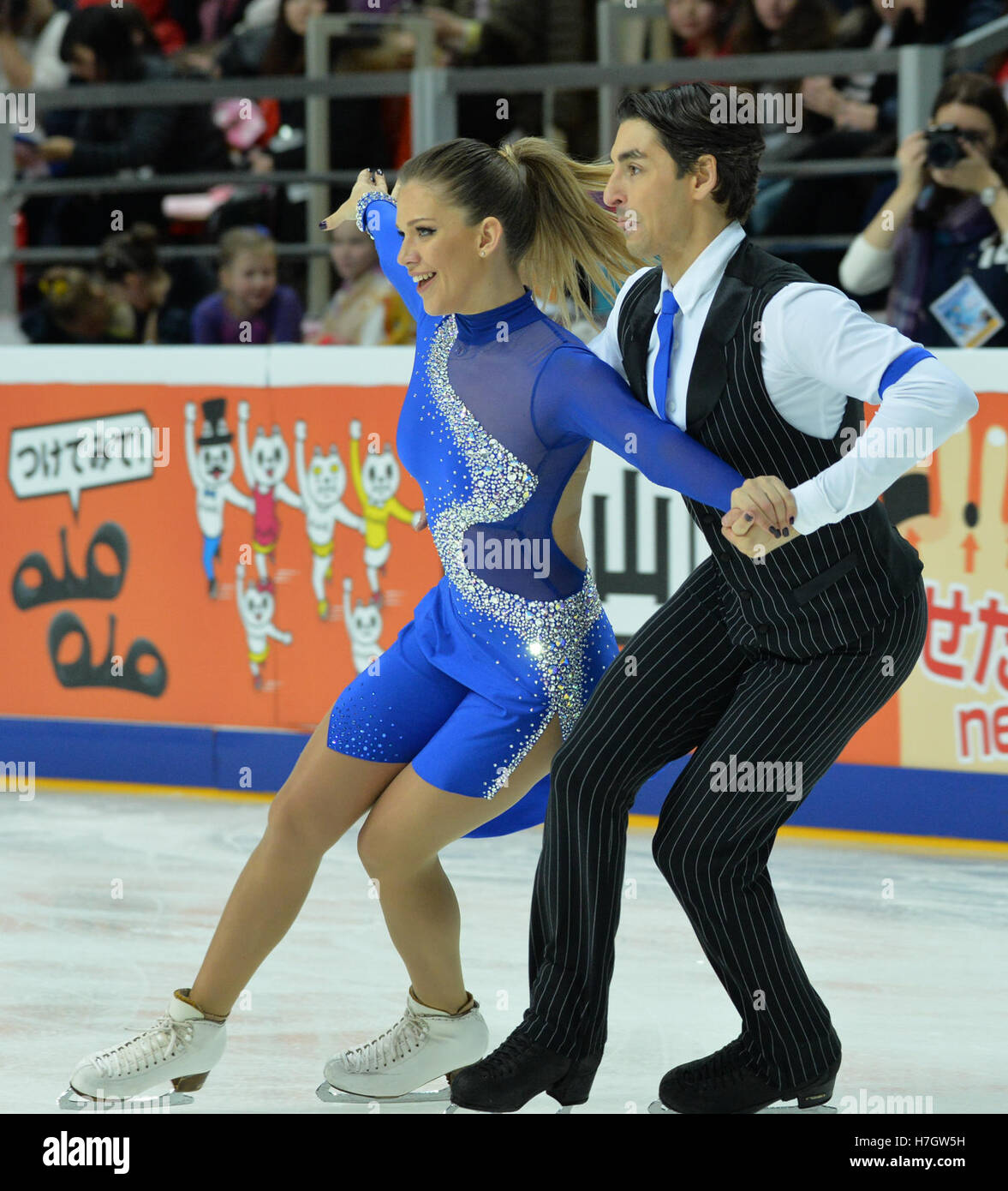 Moskau, Russland. 4. November 2016. Alisa Agafonova und Alper Ucar, durchzuführen während das Kurzprogramm Eistanz am Grand Prix of Figure Skating Rostelecom Cup 2016. Bildnachweis: Nearchos Panayiotou/Alamy Live-Nachrichten. Stockfoto