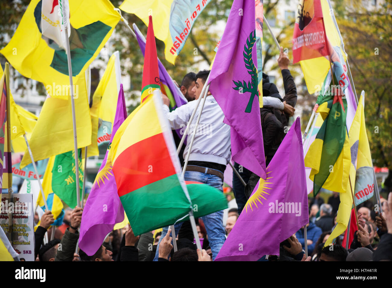 Köln: 05 November 2016. Demonstration des kurdischen Volkes gegen die Politik von Erdogan und die jüngsten Verhaftungen von Journalisten in der Türkei. Bildnachweis: Klaus Reinshagen / Alamy Live News Stockfoto