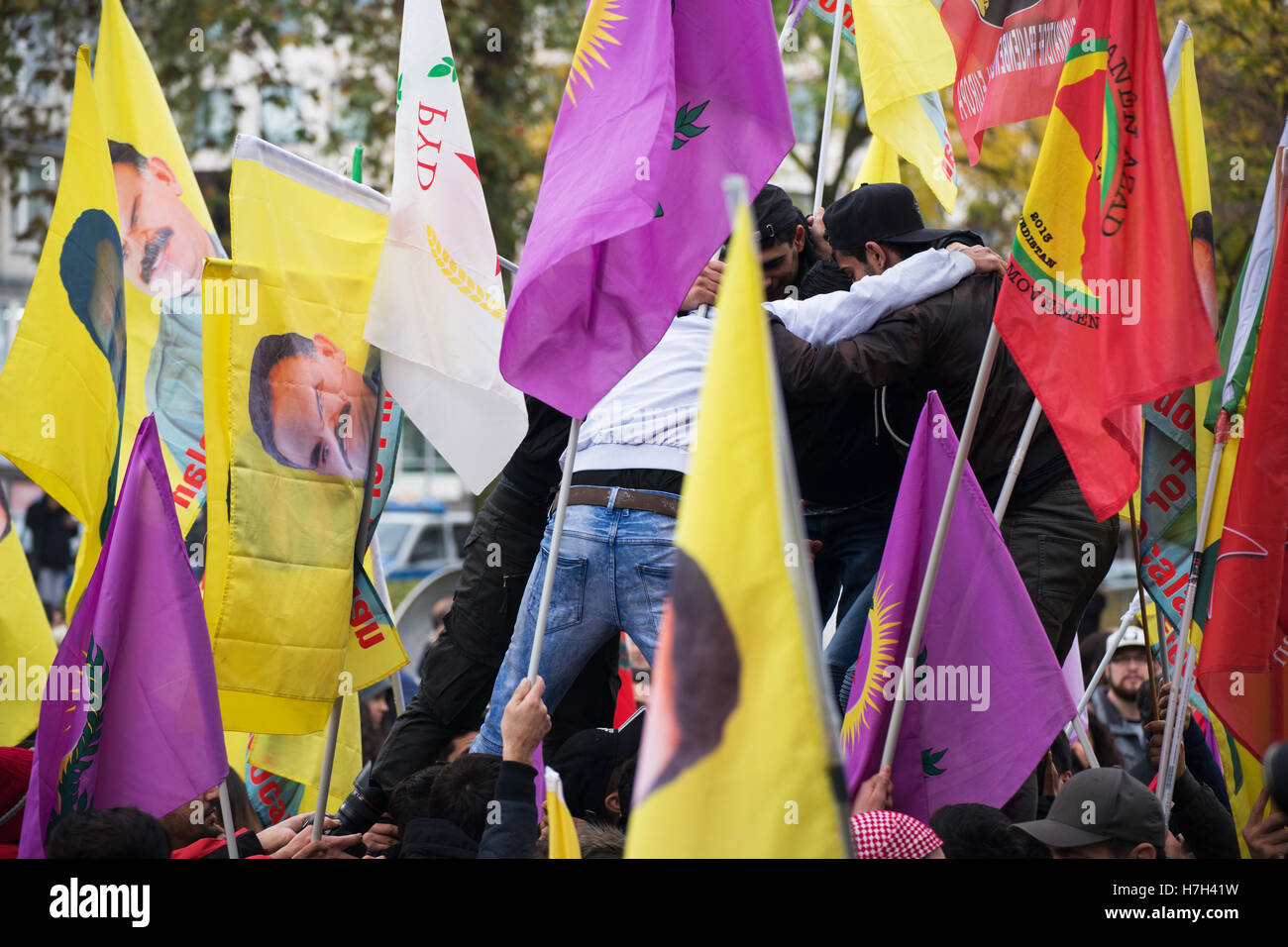 Köln: 05 November 2016. Demonstration des kurdischen Volkes gegen die Politik von Erdogan und die jüngsten Verhaftungen von Journalisten in der Türkei. Bildnachweis: Klaus Reinshagen / Alamy Live News Stockfoto