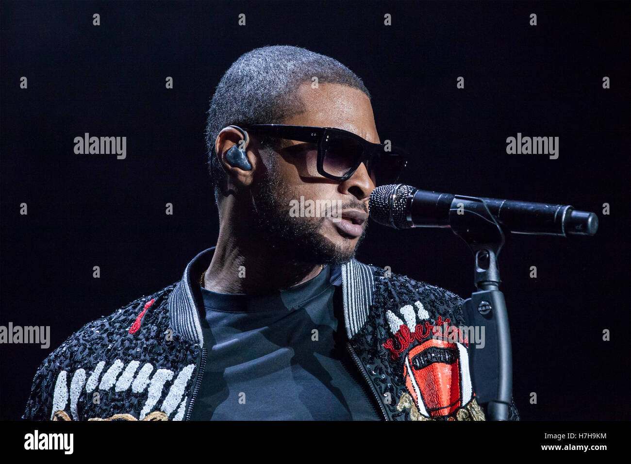 Los Angeles, Kalifornien, USA. 5. November 2016. Usher tritt in The Real Show 2016 präsentiert von Real 92,3 im Forum in Los Angeles, Ca-Credit: The Foto Zugang/Alamy Live News Stockfoto