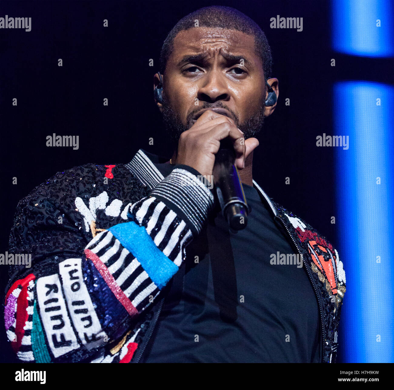 Los Angeles, Kalifornien, USA. 5. November 2016. Usher tritt in The Real Show 2016 präsentiert von Real 92,3 im Forum in Los Angeles, Ca-Credit: The Foto Zugang/Alamy Live News Stockfoto