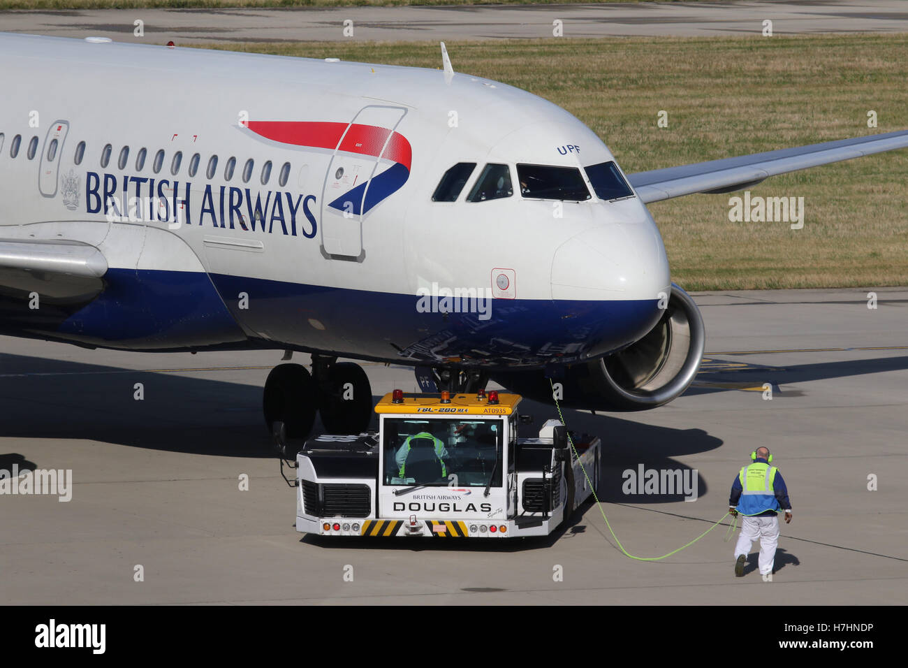 BRITISH AIRWAYS PUSHBACK PUSH BACK Stockfoto