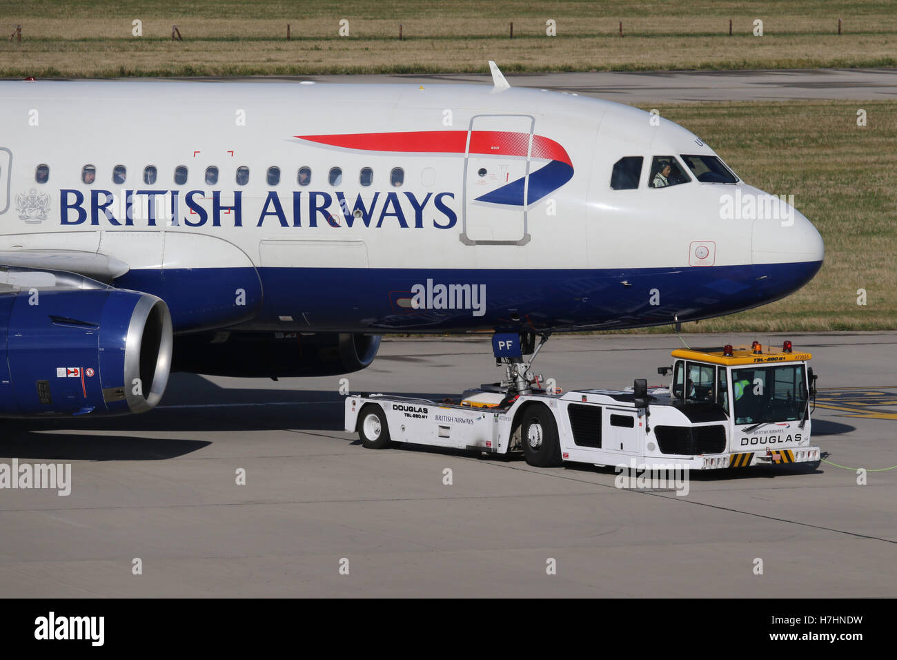BRITISH AIRWAYS PUSHBACK PUSH BACK Stockfoto