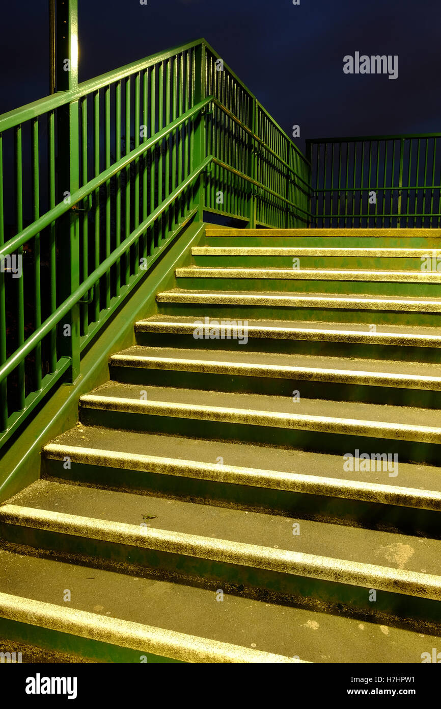Grüne Metallgeländer Stockfotos & Grüne Metallgeländer Bilder - Alamy