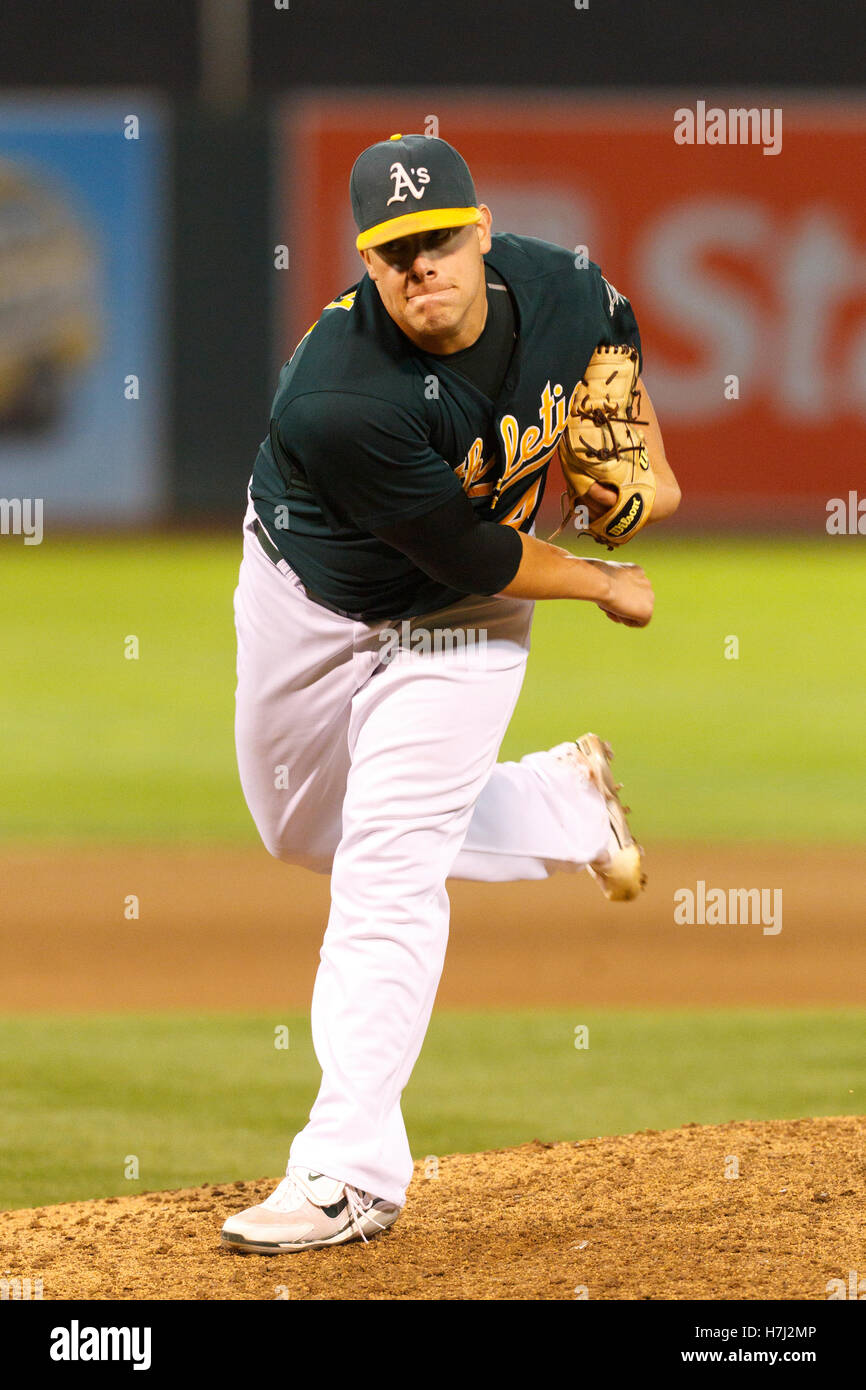 15. September 2011; Oakland, Kalifornien, USA;  Oakland Athletics Relief Pitcher Andrew Bailey (40) Stellplätze gegen die Detroit Tigers im neunten Inning O.co Coliseum.  Oakland besiegte Detroit 6-1. Stockfoto