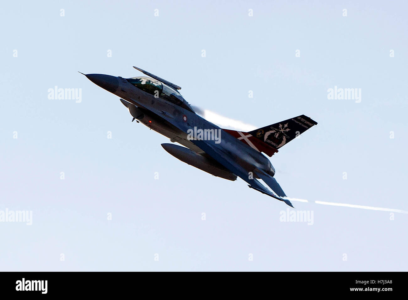 General Dynamics F 16 Fighting Falcon B Et 210 Der Royal Danish Air Force Zu 461st Der Us Air Force Flight Test Squadron Zugeordnet Fliegen Niedriger Ebene Durch Thejedi Ubergang Star Wars Canyon Kalifornien