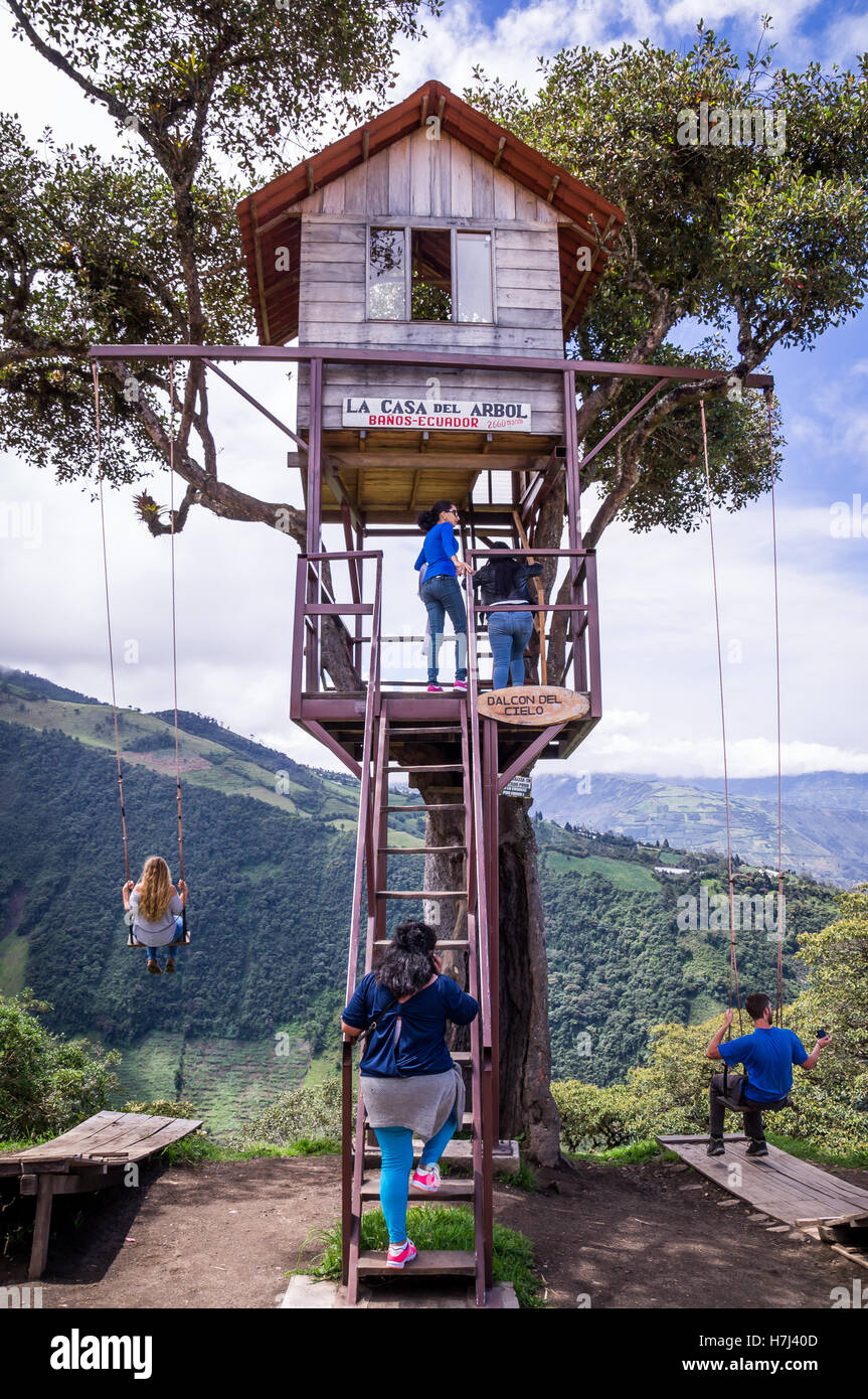 Baumhaus giant swing in den Anden in Banos Ecuador Stockfoto