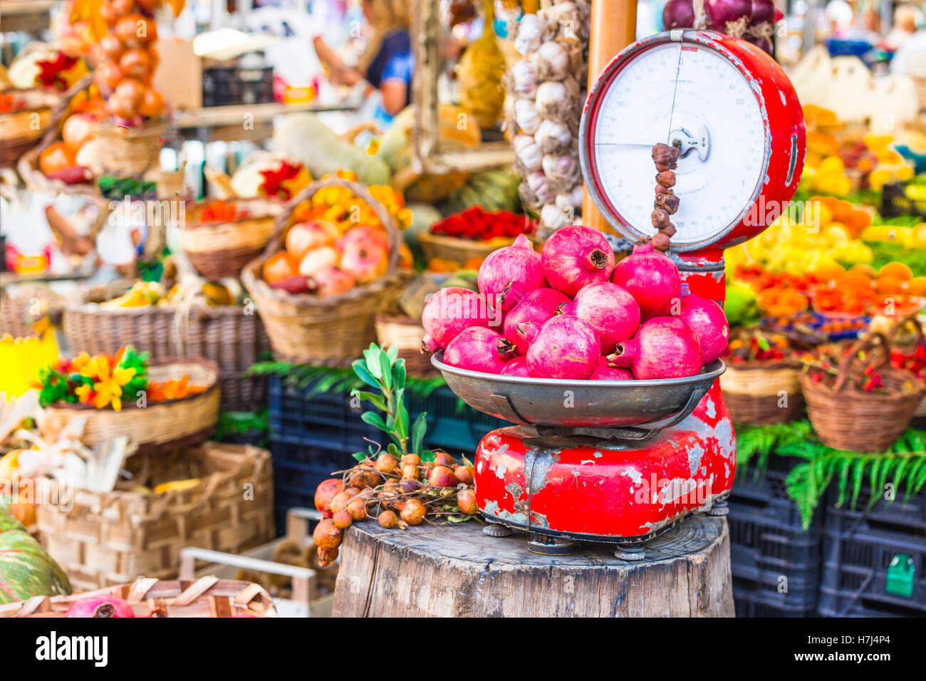 Markt-Stillleben aus Früchten und Gemüse in berühmten Campo di Fiori in Rom entfernt. Italien Stockfoto